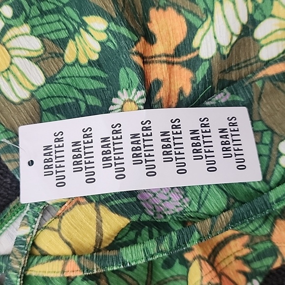 Urban Outfitters scrappy back tanktop size  M - Picture 3 of 8